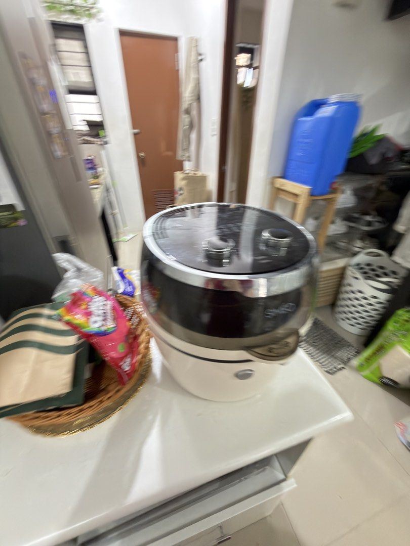 Siméo Air Fryer (Category: Fryers) located in Binan City. Submitted by twtee (Listing ID 1432773548, Image 3). Description: - Siméo Air Fryer - Stylish Black & White design - See-through lid for easy monitoring - Removable basket for easy cleaning - In good working condition - Enjoy healthier fried food!.