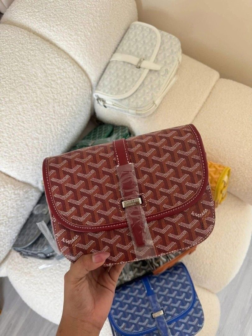 Sling bag (Category: Shoulder Bags) located in Manila. Submitted by saguittarian06 (Listing ID 1432717288, Image 3). Description: 𝑮𝒐𝒚𝒂𝒓𝒅 ✨ ₱600 retail – with dust bag & box Length: 29 cm Width: 9 cm Height: 23 cm Weight: 0.6 kg DISCLAIMER: We are not affiliated or associated with any brand posted. No infringement intended. All copy rights reserved to the original brand owner..