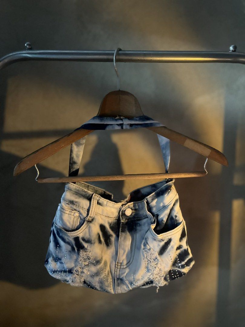 Small Handmade Denim Bag w/ Rhinestones (Category: Shoulder Bags) located in San Fernando. Submitted by xoxo.roxy (Listing ID 1432633391, Image 1). Description: 💙handmade denim bag 🔒snap button lock 💌 dm for more deets @deardenimelyu.