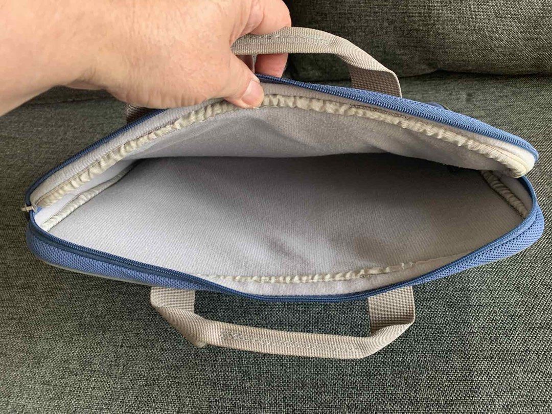 Sumdex Laptop Sleeve (Category: Cases & Sleeves) located in Pasig City. Submitted by gedi_c (Listing ID 1432658159, Image 3). Description: 💼 Sumdex Laptop Sleeve / Carry Case (Blue) ✔️ Good condition ✔️ Clean interior, no damage ✔️ Padded protection for laptop/tablet ✔️ With handle – easy to carry ✔️ Lightweight and durable (trusted Sumdex quality) 📏 Fits approx. 13–14” laptops (MacBook / Windows) Size 14.5in length, 10in wide, 1in thick.
