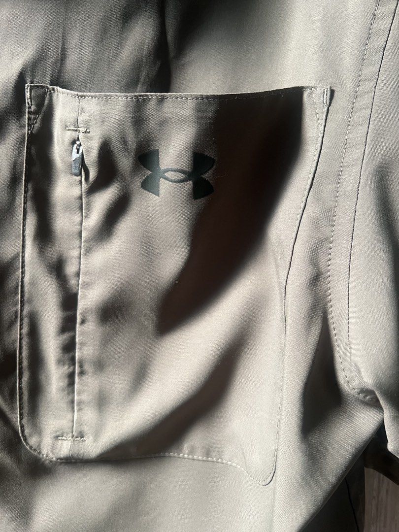 Under Armour Short Sleeve Shirt SM (Category: Tshirts & Polo Shirts ) located in Quezon City. Submitted by rialy (Listing ID 1432671300, Image 3). Description: - Under Armour short sleeve shirt - Color: Olive Green - Size: SM (Small) - Fit: Fitted - Features: Chest pocket with zipper, Under Armour logo, collared neckline - Material: Elastane - Style: Button-down.