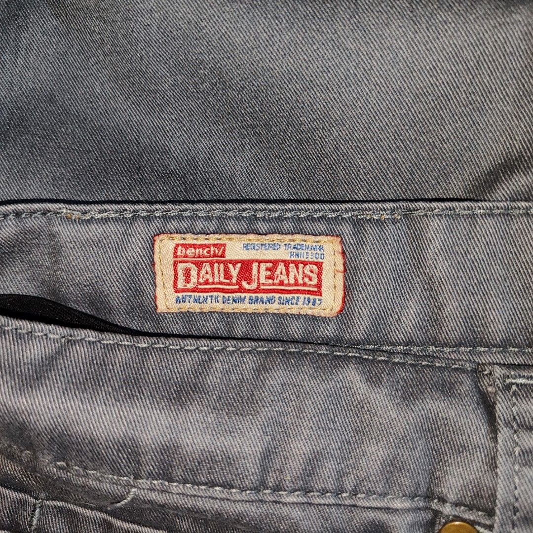 90s Bench Daily Jeans Dark Gray Pants (Category: Jeans) located in Quezon City. Submitted by autodrop_ph (Listing ID 1432660495, Image 2). Description: Size: Medium Dimes: Waist: 33 inches Length: 37.5 inches Leg Opening: 7.5 inches 💢 Faded, Stain, Wash Tag. Good Condition..