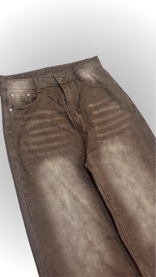 Washed Retro Brown Wide Leg Jeans (Category: Jeans) located in Daet. Submitted by rens.finds (Listing ID 1432702312, Image 2). Description: - Washed Retro Brown wide-leg jeans - Waist: 28-32 - Length: 40 - Leg Hole: 11 - High-waisted - Unisex .