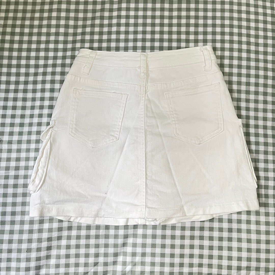White Cargo Denim Skirt (Category: Skirts) located in Taytay. Submitted by pompompurinrin (Listing ID 1432603316, Image 3). Description: – worn thrice – soft denim – has built-in safety shorts – rfs: not my style anymore payment via gcash or maribank, shipping fee should be shouldered by buyer .