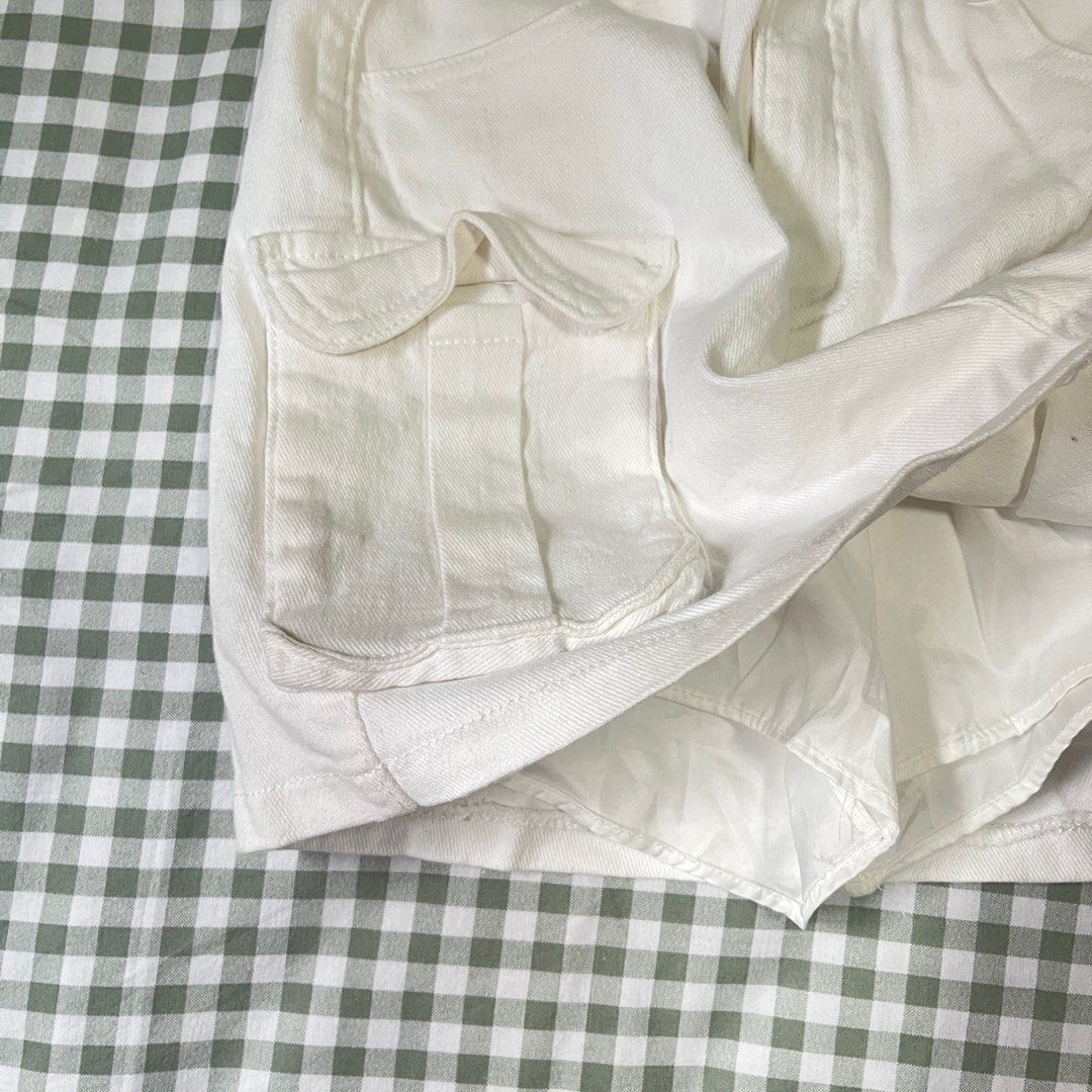 White Cargo Denim Skirt (Category: Skirts) located in Taytay. Submitted by pompompurinrin (Listing ID 1432603316, Image 2). Description: – worn thrice – soft denim – has built-in safety shorts – rfs: not my style anymore payment via gcash or maribank, shipping fee should be shouldered by buyer .