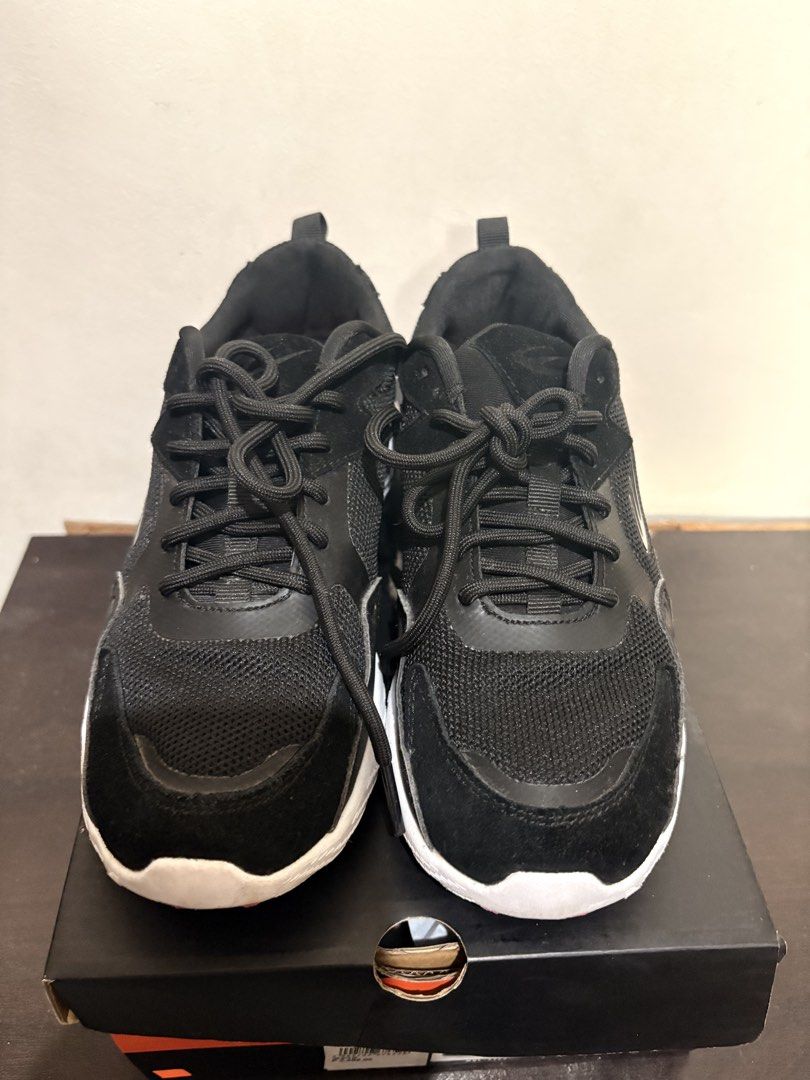 World Balance Cross Training Sneakers (Category: Sneakers) located in Manila. Submitted by msmozza (Listing ID 1432689513, Image 1). Description: Rfs: Extra pair of running shoes .