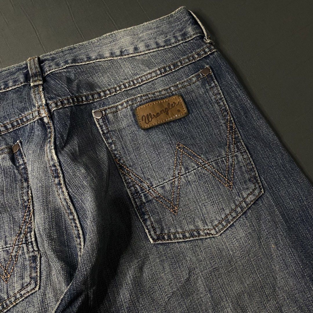 Wrangler Retro Slim Straight Jeans (Category: Jeans) located in Cavite. Submitted by lit_loots (Listing ID 1432690871, Image 2). Description: Wrangler Retro Slim Straight Jeans 32 on tag 35x42.5 Thighs - 11.5 Leg opening - 8.5 Excellent condition No flaw Cavite location 📍 - 899 free sf.