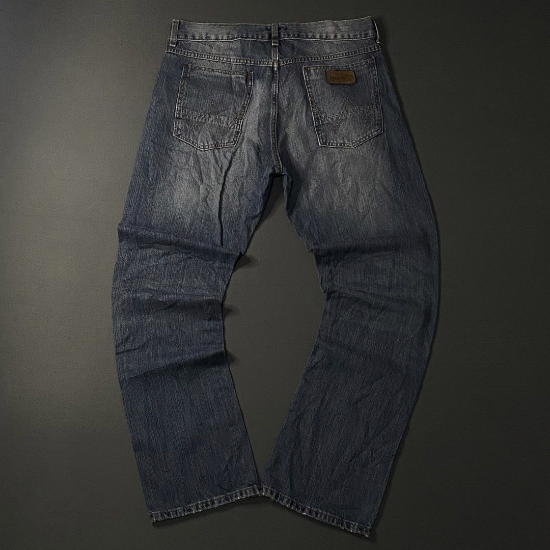 Wrangler Retro Slim Straight Jeans (Category: Jeans) located in Cavite. Submitted by lit_loots (Listing ID 1432690871, Image 1). Description: Wrangler Retro Slim Straight Jeans 32 on tag 35x42.5 Thighs - 11.5 Leg opening - 8.5 Excellent condition No flaw Cavite location 📍 - 899 free sf.