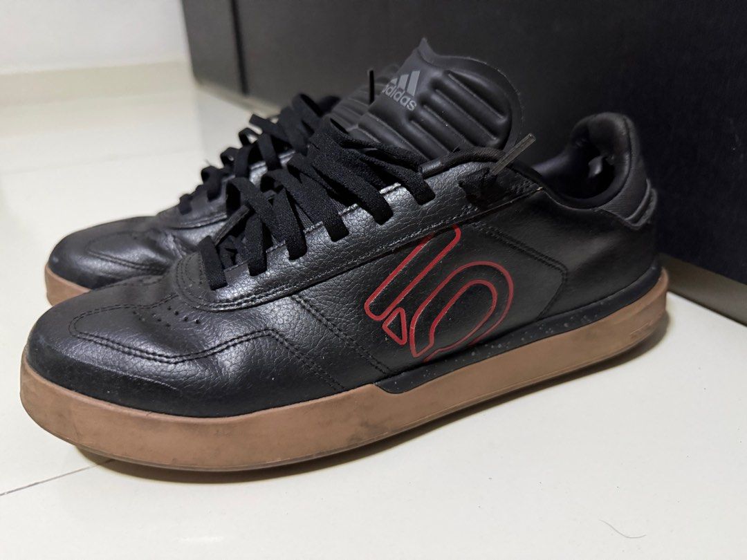 Adidas five Ten (Category: Casual shoes) located in Singapore. Submitted by u83826 (Listing ID 1432886310, Image 3). Description: used five 10 shoes for biking size US 9 condition at the photo week days after office hours weekends any time .