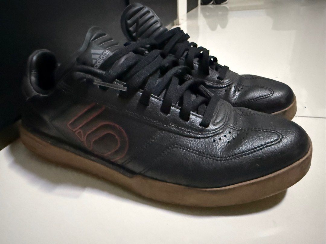 Adidas five Ten (Category: Casual shoes) located in Singapore. Submitted by u83826 (Listing ID 1432886310, Image 2). Description: used five 10 shoes for biking size US 9 condition at the photo week days after office hours weekends any time .