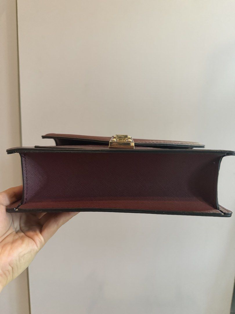 Aldo Burgundy Shoulder Bag with Chain Strap (Category: Shoulder Bags) located in Quezon City. Submitted by delkarl (Listing ID 1432876734, Image 2). Description: - Aldo burgundy shoulder bag - Gold-tone chain strap - Flap closure with gold-tone clasp - Embossed front pattern (hearts, stars, diamonds) - Patterned lining - Interior zippered pocket - Aldo logo on the back.