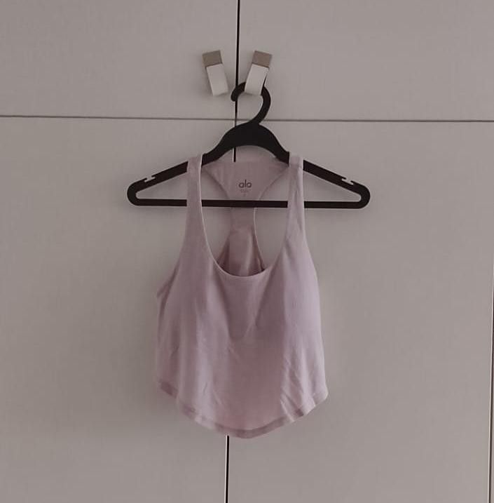 Alo Yoga Cropped Tank Top (Category: Activewear) located in Singapore. Submitted by greatdealwithdb (Listing ID 1432863075, Image 1). Description: - Alo Yoga tank top (padded) - Ribbed texture - Racerback design - Suitable for yoga, workouts, and casual wear.