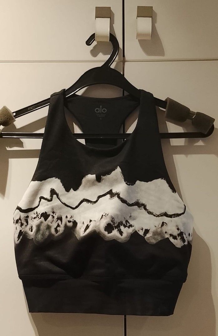 Alo Yoga Cropped Tank Top (Category: Activewear) located in Singapore. Submitted by greatdealwithdb (Listing ID 1432863075, Image 3). Description: - Alo Yoga tank top (padded) - Ribbed texture - Racerback design - Suitable for yoga, workouts, and casual wear.