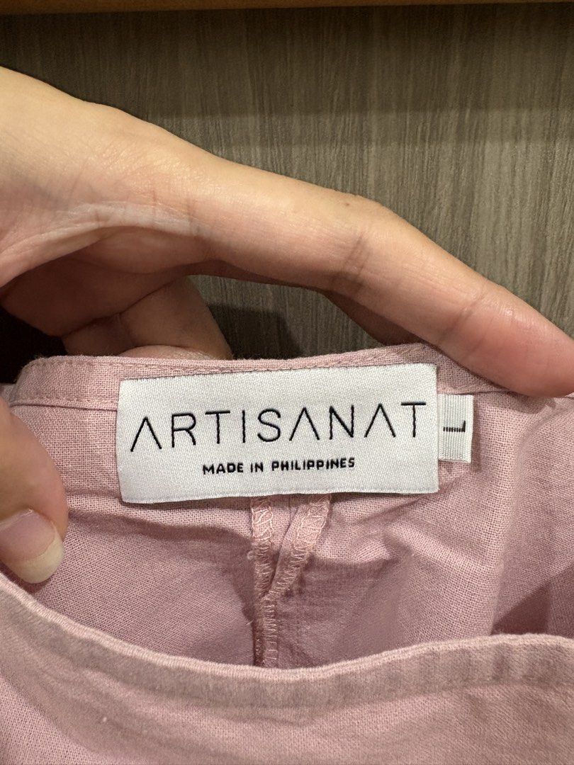 Artisanat Square Linen Top (Lucy Top) (Category: Blouses) located in Manila. Submitted by dkarchives (Listing ID 1432919435, Image 2). Description: - Artisanat Square Neck Linen Top/Lucy Top - Color: Purple - Size: L - Features a square neckline - Fit: Cropped and can also fit M just a little loose, I’m S-M frame! Can send WW - Original Price is P1,295 - Open to nego!.