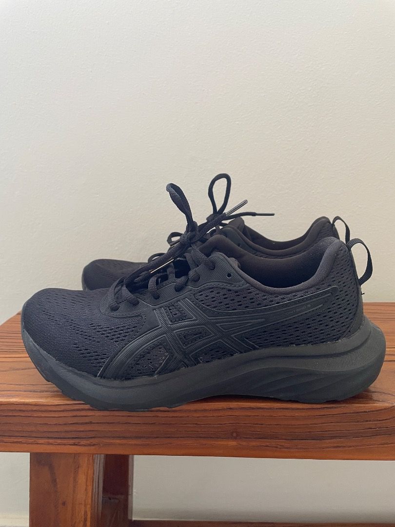 Asics Gel-Contend 9 Black Running Shoes (Category: Sneakers) located in Singapore. Submitted by csmorales (Listing ID 1432802296, Image 3). Description: - Asics Gel-Contend 9 running shoes - All black color - Features Ortholite insoles for comfort - Suitable for running and everyday use - Please view images for details.
