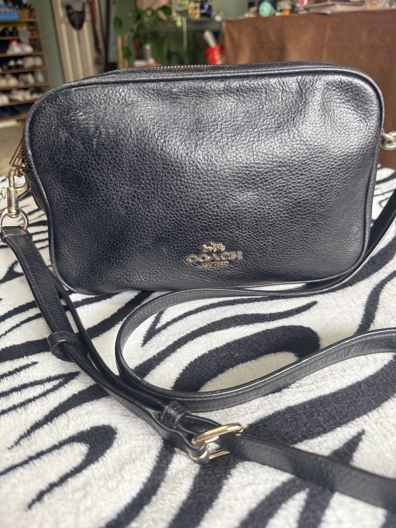 Authentic Coach Jes Black Crossbody Camera Bag (Category: Luxury Bags & Wallets) located in Baguio. Submitted by myizztuff (Listing ID 1432845770, Image 1). Description: Heavily used but pwede pangharabas matibay kc guaranteed original. Authentic Coach crossbody bag. Features a zip closure, front pocket, and double-zip main compartment. .
