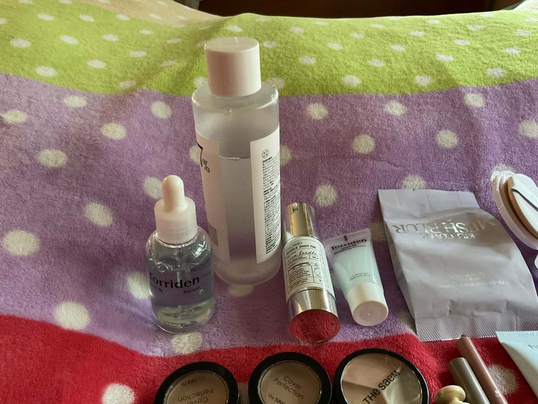 AUTHENTIC MAKE UP & SKINCARE TAKE ALL (Category: Makeup) located in Pasig City. Submitted by bili_nakayo (Listing ID 1432878744, Image 2). Description: All items in the picture will be included. All of the products are like 75% to 90% Full of product pa. Some bought in olive young in Korea, some brought from authentic shop in shpe. Original price of this whole bunch would easily be over 3k already. No lowballing. RFS: don’t like them on my skin .