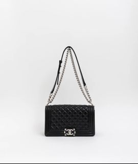 (Category: ) located in . Submitted by jtia_designer_luxury_fashion (Listing ID 1432851765, Image 1). Description: .