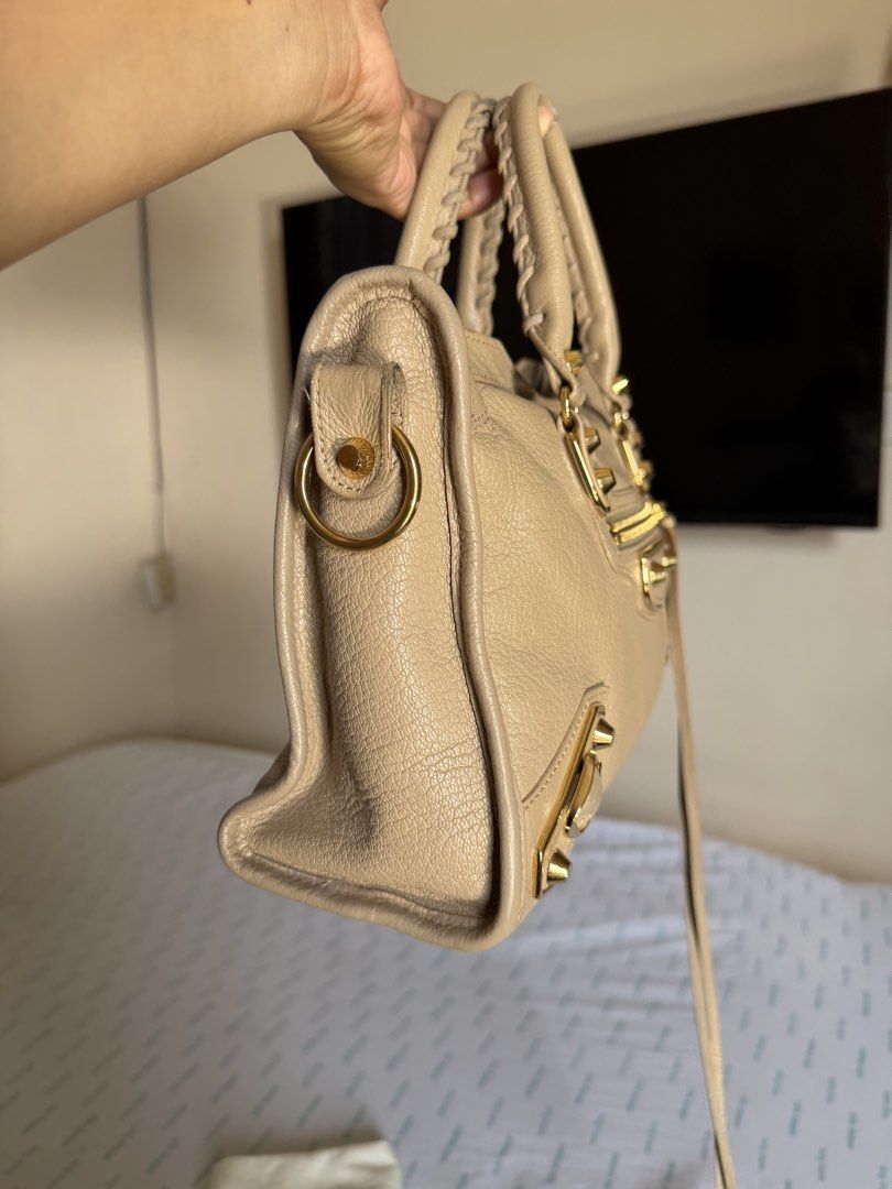 Balenciaga (Category: Luxury Bags & Wallets) located in Mandaluyong City. Submitted by besa8 (Listing ID 1432984334, Image 3). Description: On Hand Metallic edge Small GHW nude .