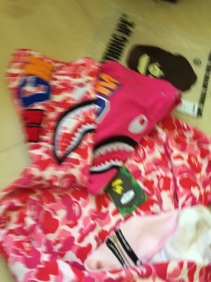 (SOLD❌)BAPE SHARK Pink Cammo Double Hood (Category: Coats, Jackets and Outerwear) located in Dumanjug. Submitted by commonthread.ph (Listing ID 1432945057, Image 1). Description: Price is negotiable Excellent Quality. Large on tag 📌 DM for more info📥.