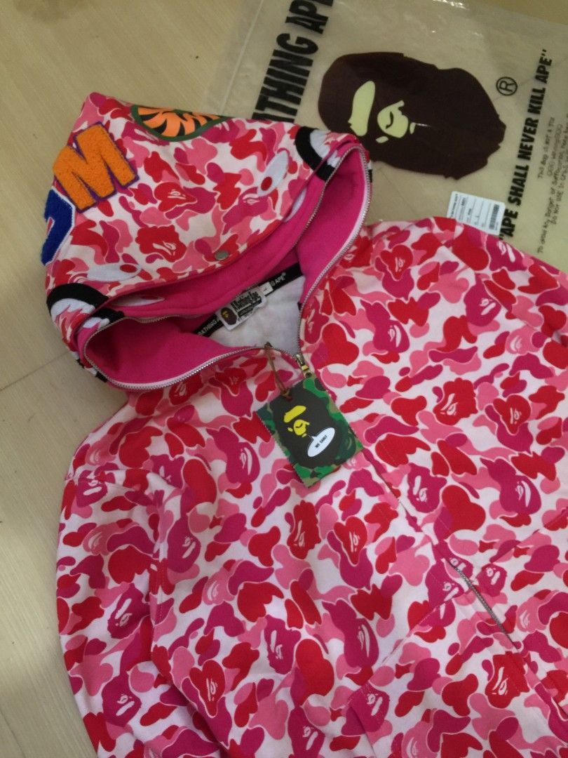 (SOLD❌)BAPE SHARK Pink Cammo Double Hood (Category: Coats, Jackets and Outerwear) located in Dumanjug. Submitted by commonthread.ph (Listing ID 1432945057, Image 2). Description: Price is negotiable Excellent Quality. Large on tag 📌 DM for more info📥.