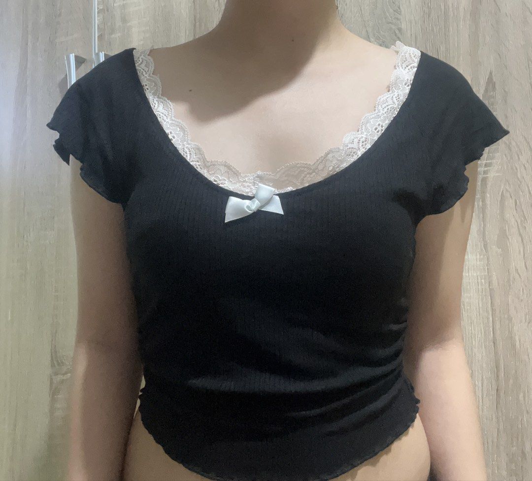 Black Lace Trim Scoop Neck with Bow (Category: Shirts) located in Muntinlupa City. Submitted by clothes.declutter.finds (Listing ID 1432889593, Image 1). Description: .