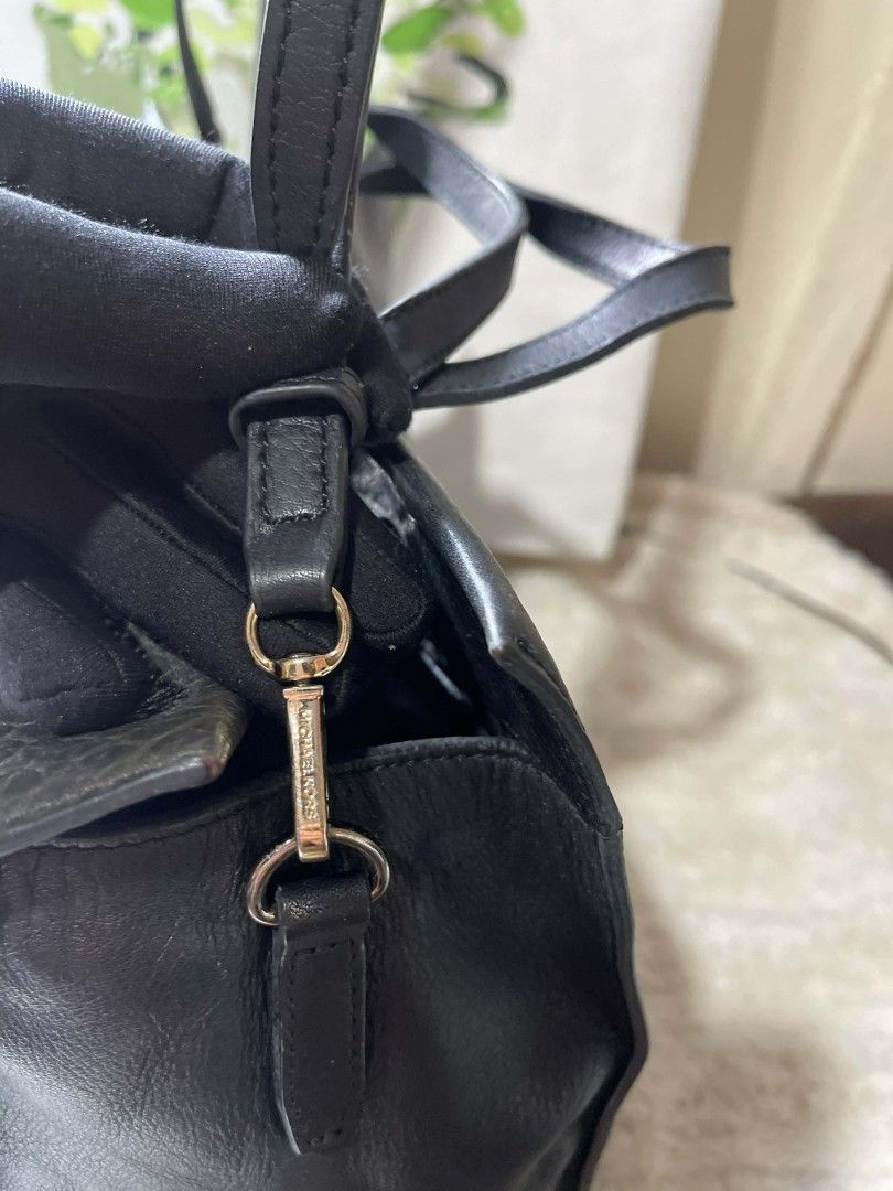 Bruno Magli two way leather bag Original (Category: Cross-body Bags) located in Naawan. Submitted by twillycalledprelovedbags (Listing ID 1432884001, Image 2). Description: issue: sign of use , change sling MK ang sling.