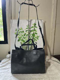 (Category: ) located in . Submitted by twillycalledprelovedbags (Listing ID 1432884001, Image 1). Description: .
