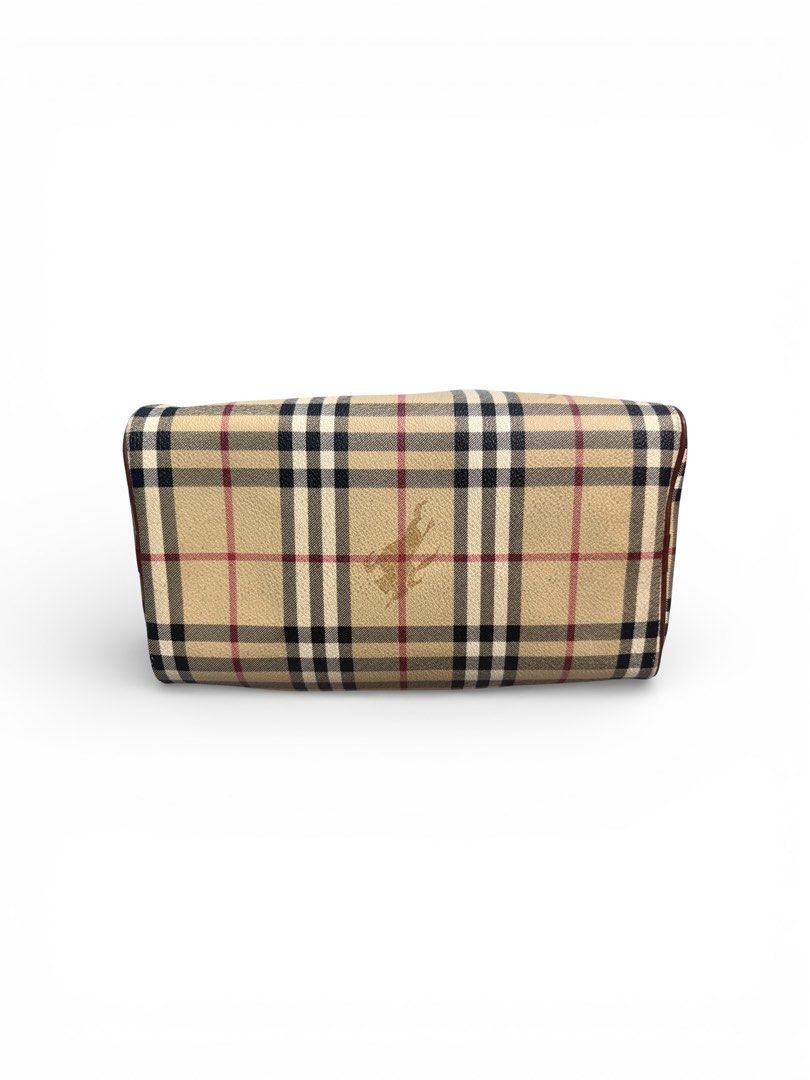 Burberry Handbag and Wallet Set (Category: Luxury Bags & Wallets) located in Taguig. Submitted by seventhstreet_corner (Listing ID 1432904250, Image 3). Description: This is a vintage Burberry Boston bag the classic Haymarket check pattern with leather trim. Binili ko when i travel to japan sa thift shop all original will sell for 13k bag with wallet .