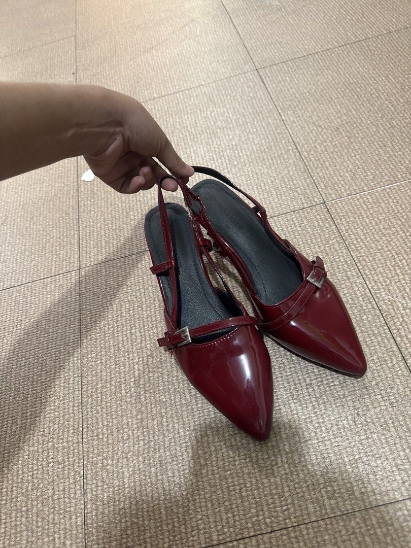 Burgundy Pointed Slingback Kitten Heels (Category: Heels) located in Caloocan City. Submitted by boneezytates (Listing ID 1432853897, Image 2). Description: Red / Burgundy Kitten Heels - Only flaw is in the strap na nawala na yung red color - Heels: 1.5 to 2 inches - No box Loc: Commonwealth, QC Can do meet up around near the area.