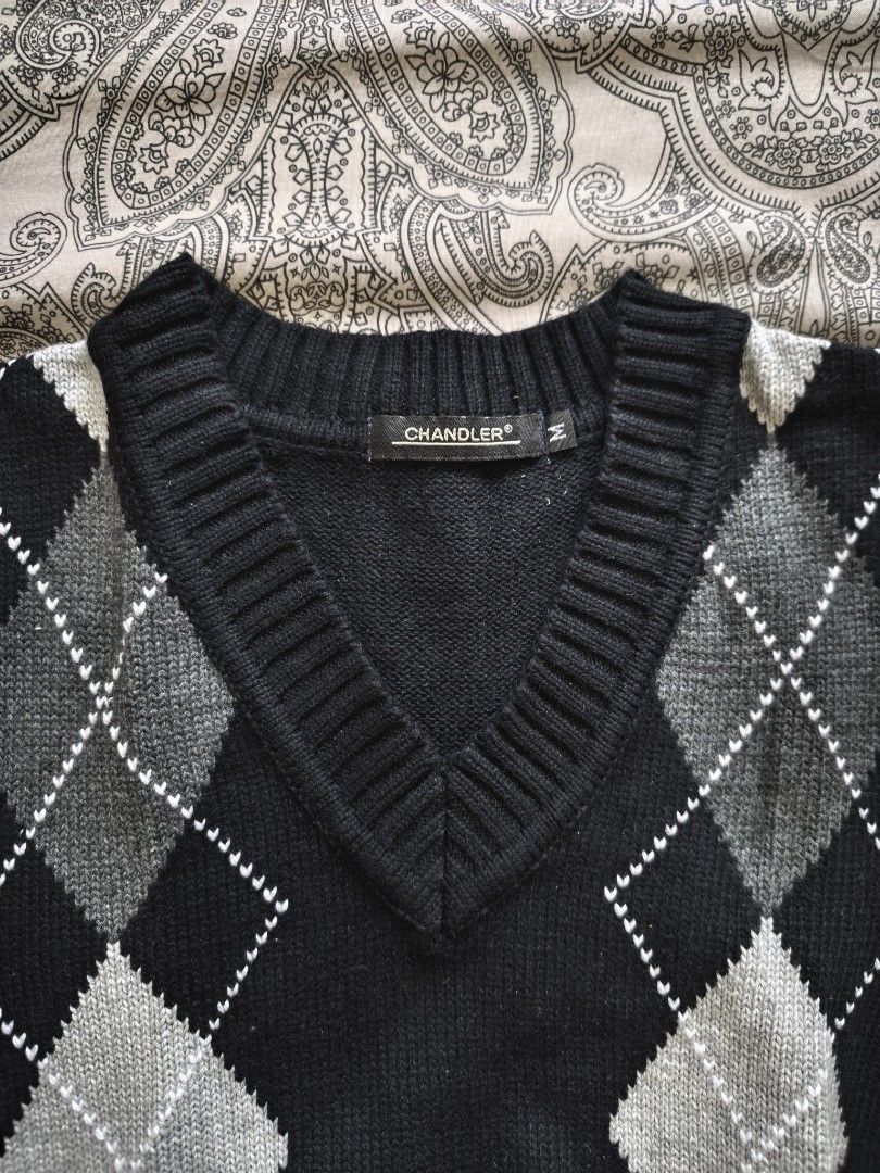 Chandler Argyle Vest - Medium (Category: Vests) located in Mandaluyong City. Submitted by s0nym (Listing ID 1432846495, Image 2). Description: - Chandler argyle vest - Classic argyle pattern (gray and white) - V-neck design - Size: Medium - Comfortable knit material - Versatile for layering.
