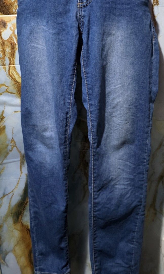 Classic High Waist Jeans 4-Button | Slim Fit (Category: Jeans) located in Manila. Submitted by mac_ph (Listing ID 1432909526, Image 3). Description: 📌 Pre-loved Stonewashed Blue High-Waisted 4-Button Skinny Jeans 📏 Size: XS – Small (stretchable) 📐 Measurements: • Waist: 15 inches • Length: 37 inches 🧵 Fabric: Poly denim ✨ Details: • High-waisted fit • 4-button closure on waist • Belt loops (pwede lagyan ng belt) • Stretchable fabric • With po