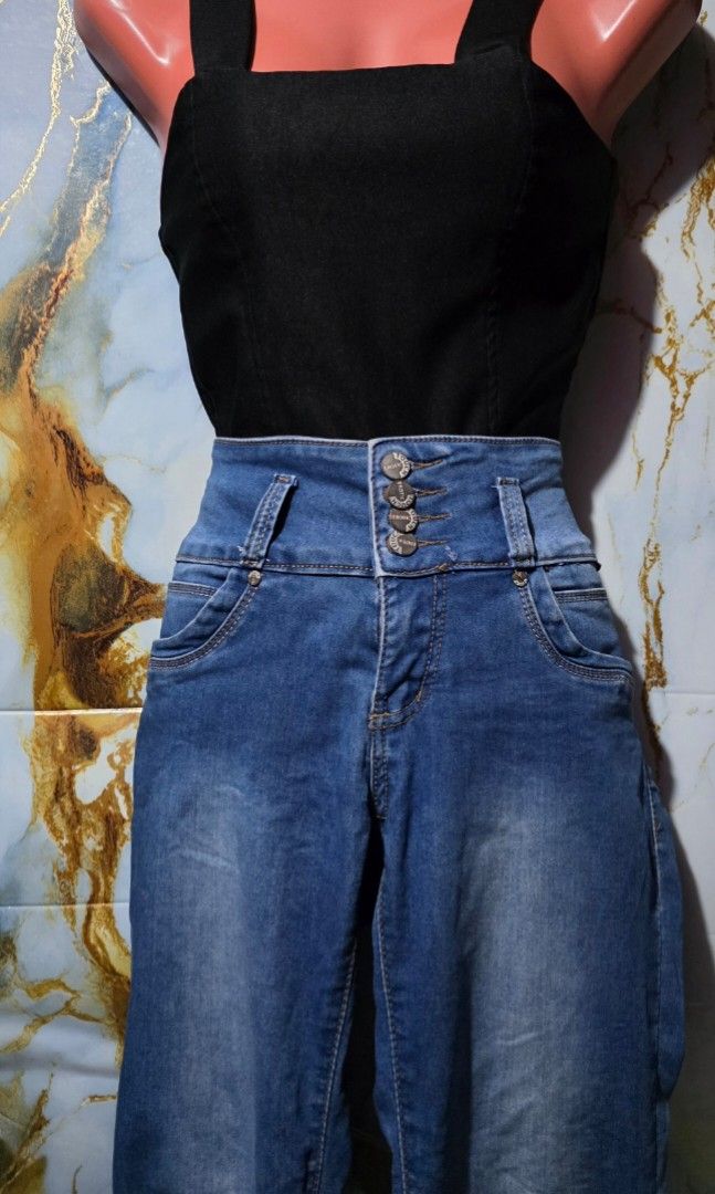 Classic High Waist Jeans 4-Button | Slim Fit (Category: Jeans) located in Manila. Submitted by mac_ph (Listing ID 1432909526, Image 1). Description: 📌 Pre-loved Stonewashed Blue High-Waisted 4-Button Skinny Jeans 📏 Size: XS – Small (stretchable) 📐 Measurements: • Waist: 15 inches • Length: 37 inches 🧵 Fabric: Poly denim ✨ Details: • High-waisted fit • 4-button closure on waist • Belt loops (pwede lagyan ng belt) • Stretchable fabric • With po