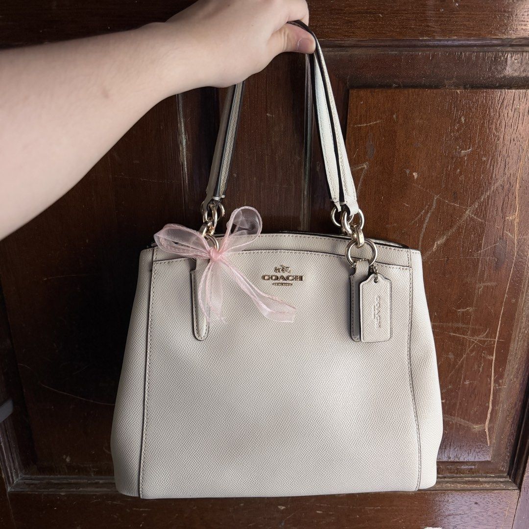 Coach Minetta 2 Way Bag (Category: Luxury Bags & Wallets) located in Taguig. Submitted by notreginag (Listing ID 1432958535, Image 2). Description: AUTHENTIC 100% Condition: 8/10 see last photo Negotiable .
