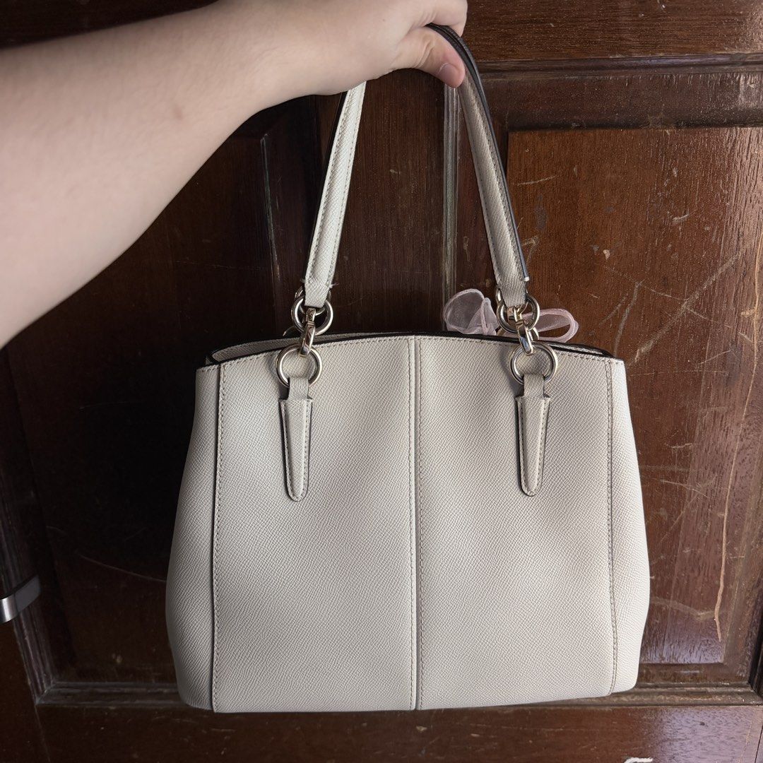 Coach Minetta 2 Way Bag (Category: Luxury Bags & Wallets) located in Taguig. Submitted by notreginag (Listing ID 1432958535, Image 3). Description: AUTHENTIC 100% Condition: 8/10 see last photo Negotiable .