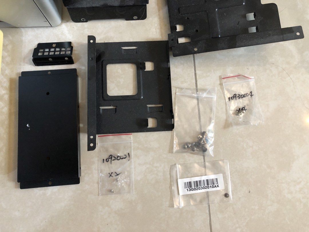 Computer casing (Category: Computer Parts) located in Singapore. Submitted by quantumvortex (Listing ID 1432855404, Image 3). Description: Not sure if parts or screws are complete. Plastic yellowing. Selling as-is for parts. Self collect from postal code 733688. Cash deal only. .