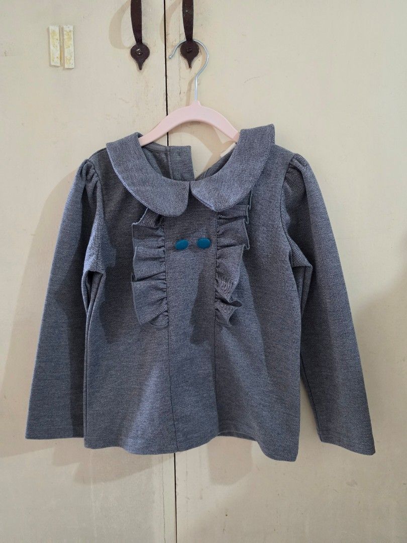 Cotton Candy Gray Lomg Sleeves Size 130 (Category: Babies & Kids Fashion) located in Manila. Submitted by dshopco (Listing ID 1432803767, Image 1). Description: Gray jacket from Cotton Candy - Size 130 - Round collar - Long sleeves - Two blue buttons - Ruffle detail on the front Color may vary vs actual due to lighting. Please manage expectations as this preloved..