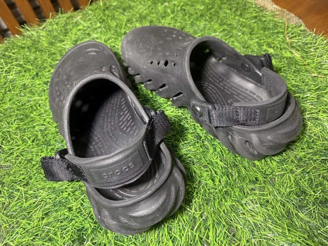Crocs Literide 360 Clog Black (Category: Slippers & Slides) located in Cavite. Submitted by aimscloset28 (Listing ID 1432873307, Image 3). Description: - Black Crocs Literide 360 Clog for kids - Size: J1 - Sporty design - Ventilation ports - Secure strap - Textured soles for grip - Crocs logo visible - Designed in Colorado . Price is negotiable.