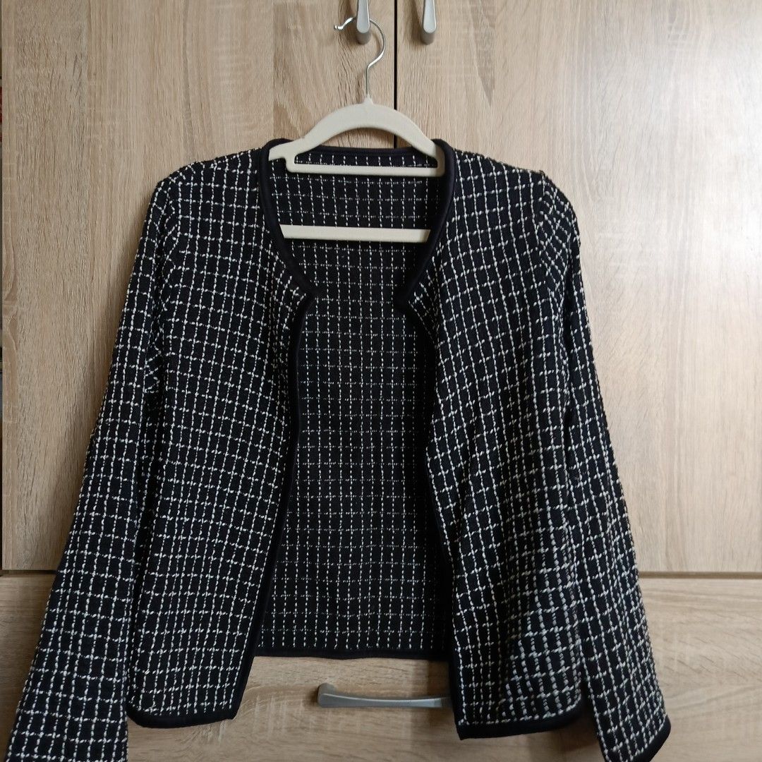 DAZY Tweed jacket (Category: Coats, Jackets and Outerwear) located in Bulacan. Submitted by zel.zel4 (Listing ID 1432846072, Image 1). Description: Original Dazy Tweed jacket description: -Plaid Pattern Open Front Tweed Overcoat -Brand: Dazy -100% Polyester -Round neck -Regular sleeve -Tweed Material -Color black -Hem shaped Regular -Pockets: no -Size: Small -Small measurement Shoulder 15.0 inch Bust 37.0 inch Length 21.9 inch Sleeve Length 22.8 