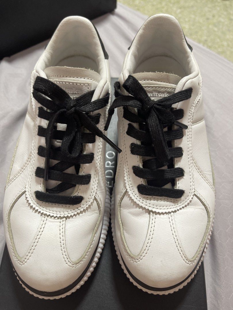 DELECITY Onitsuka Tiger Sneakers - White (Category: Sneakers) located in Singapore. Submitted by jiiajiang (Listing ID 1432916136, Image 1). Description: - White Onitsuka Tiger sneakers - Black laces - Platform sole - Perfect for casual wear Lightly worn Size 39.5 Free collection at toapayoh dm for info Meet up at nex Serangoon or tpy central +$ Original price $300 plus Selling for $140 Fast deal $120 Open for nego.