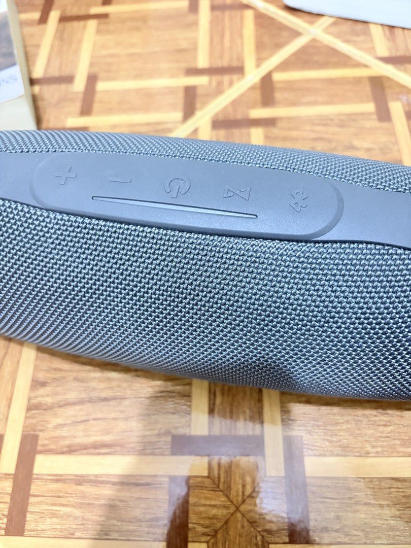 Devant Bluetooth Speaker (Category: Soundbars, Speakers & Amplifiers) located in Legazpi City. Submitted by romii02 (Listing ID 1432890657, Image 2). Description: - Portable Devant Bluetooth speaker - Volume and function controls - Stylish grey fabric exterior - Features Devant logo - Includes carrying loop.