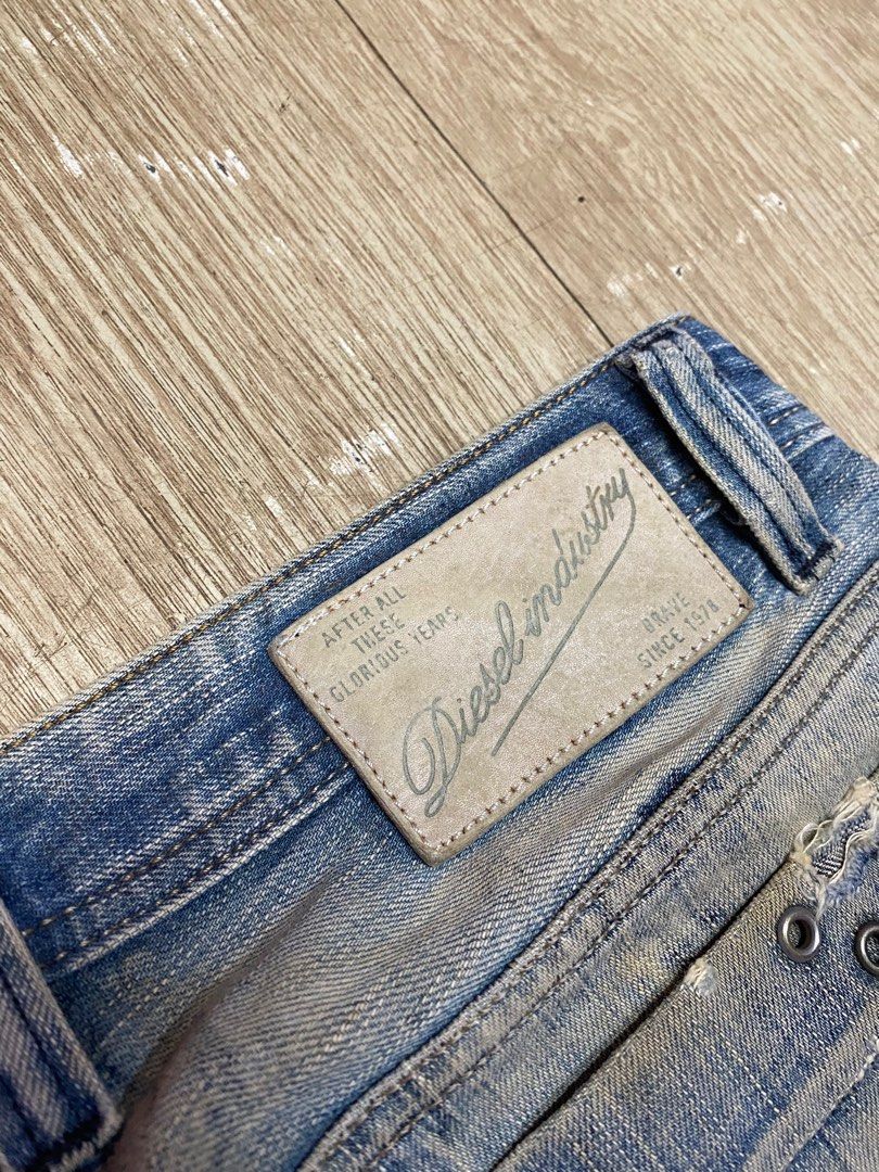 Diesel Viker Jeans - Size 31 (Category: Jeans) located in Cebu City. Submitted by 0pong (Listing ID 1432832153, Image 3). Description: - Authentic Diesel Viker Jeans - Size: 31 waist 32 length (Open leg 7.5) - Distressed wash - No issue - Made in Italy - Button fly closure - Includes Diesel Industry leather patch and Viker tag - Faded blue color with wear and tear details - Cebu city +Sf.