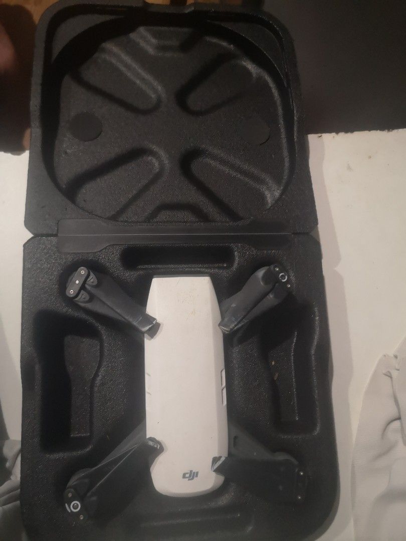 Dji spark (Category: Drones) located in Makati City. Submitted by ryukipama (Listing ID 1413541447, Image 2). Description: .