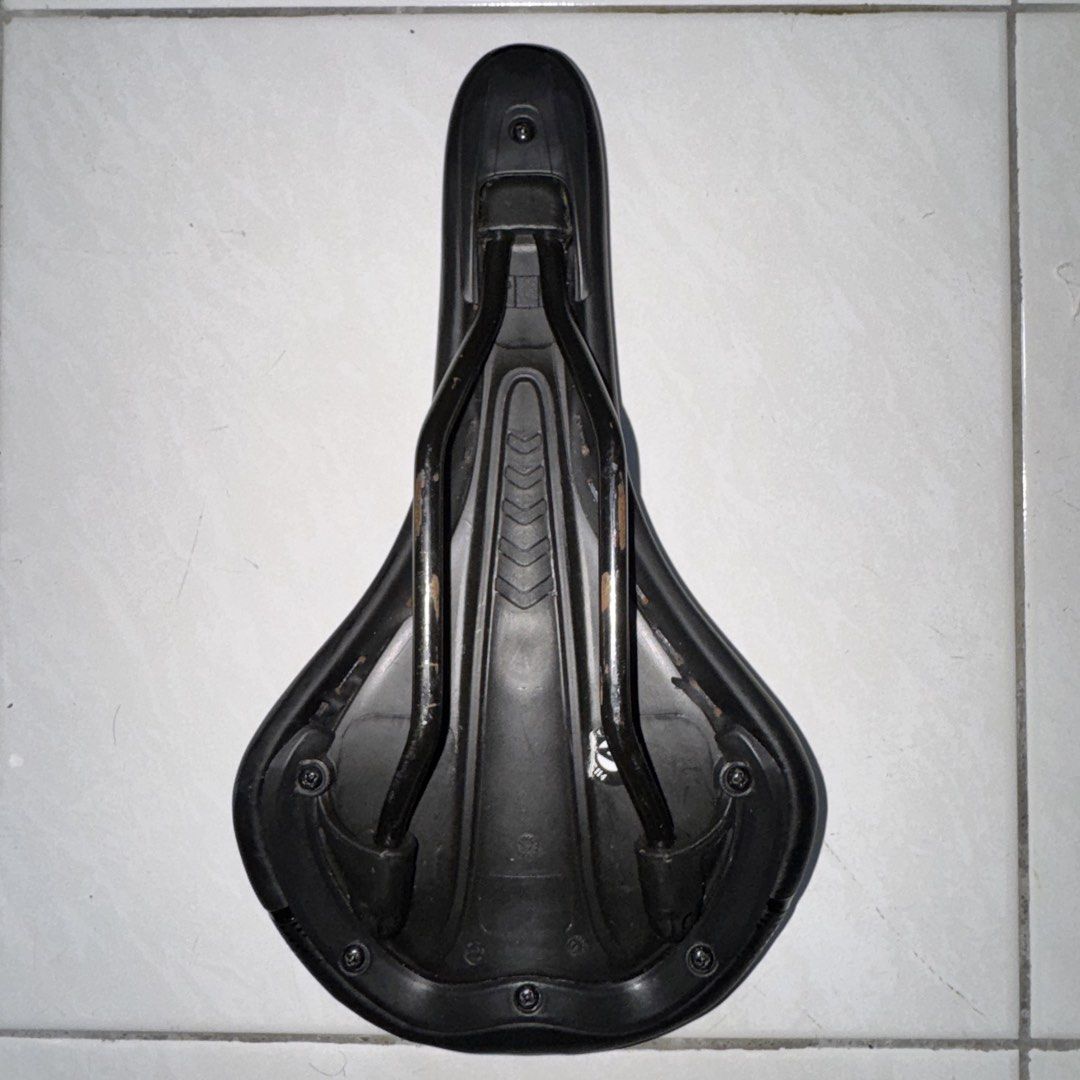 Entity Bike Saddle - Black (Category: Parts & Accessories) located in Singapore. Submitted by catorlando (Listing ID 1432833371, Image 2). Description: - Black Entity bike saddle - Comfortable design - Features a central ventilation channel - Perfect upgrade for your bike!.