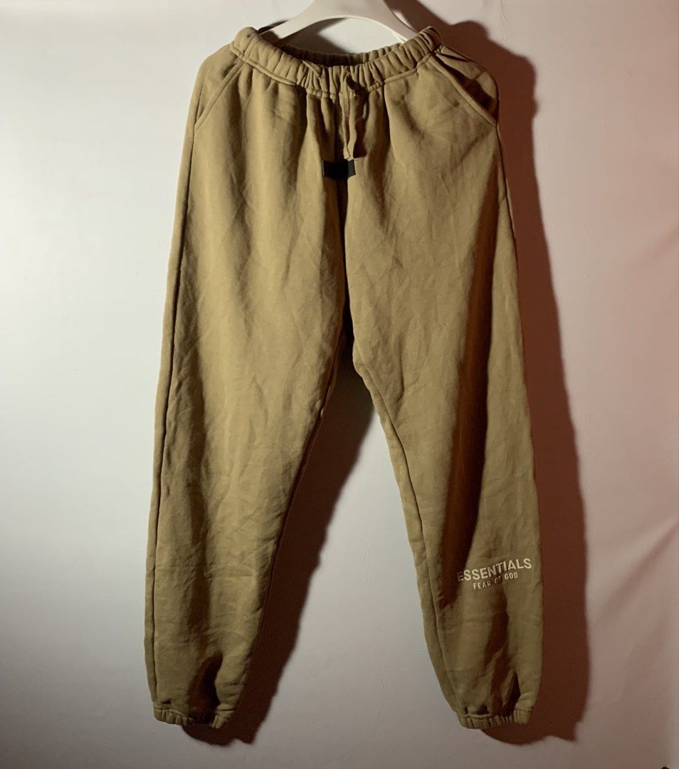 ESSENTIAL FOG (Category: Joggers) located in Tacloban City. Submitted by christianyesre20 (Listing ID 1432975177, Image 1). Description: Excellent Condition .