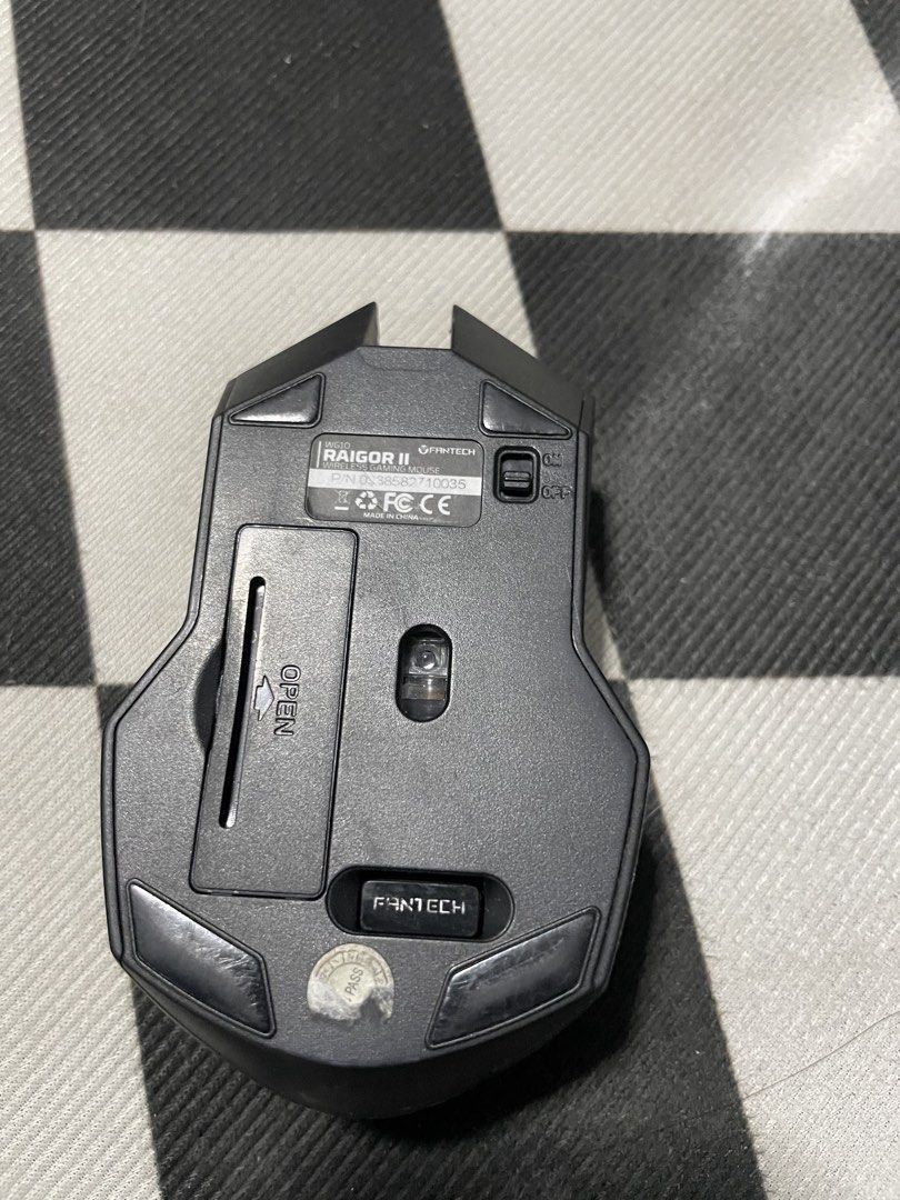 Fantech Gaming Mouse (Category: Mouse & Mousepads) located in Rodriguez. Submitted by dannnq173 (Listing ID 1432826016, Image 2). Description: • Original price: ₱600 • Selling price: ₱300 • Condition: Good / perfectly working • Comfortable grip for gaming • Durable and responsive buttons RFS: Not used anymore..