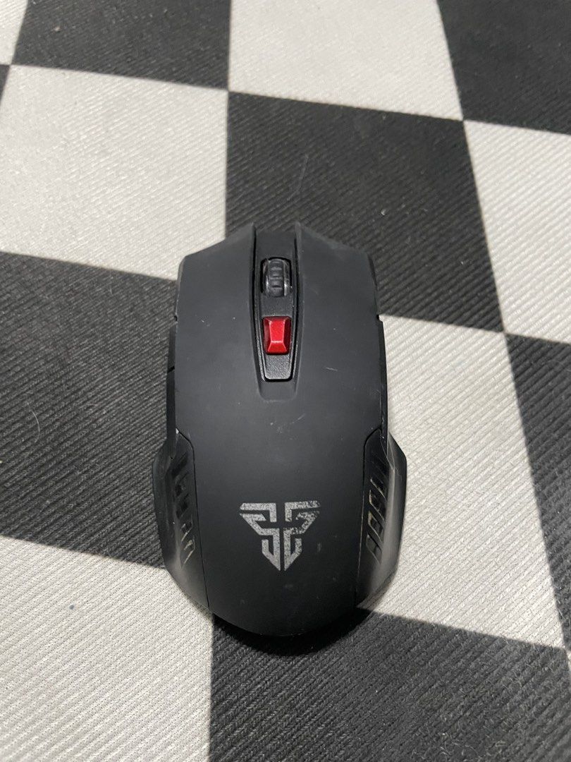 Fantech Gaming Mouse (Category: Mouse & Mousepads) located in Rodriguez. Submitted by dannnq173 (Listing ID 1432826016, Image 1). Description: • Original price: ₱600 • Selling price: ₱300 • Condition: Good / perfectly working • Comfortable grip for gaming • Durable and responsive buttons RFS: Not used anymore..