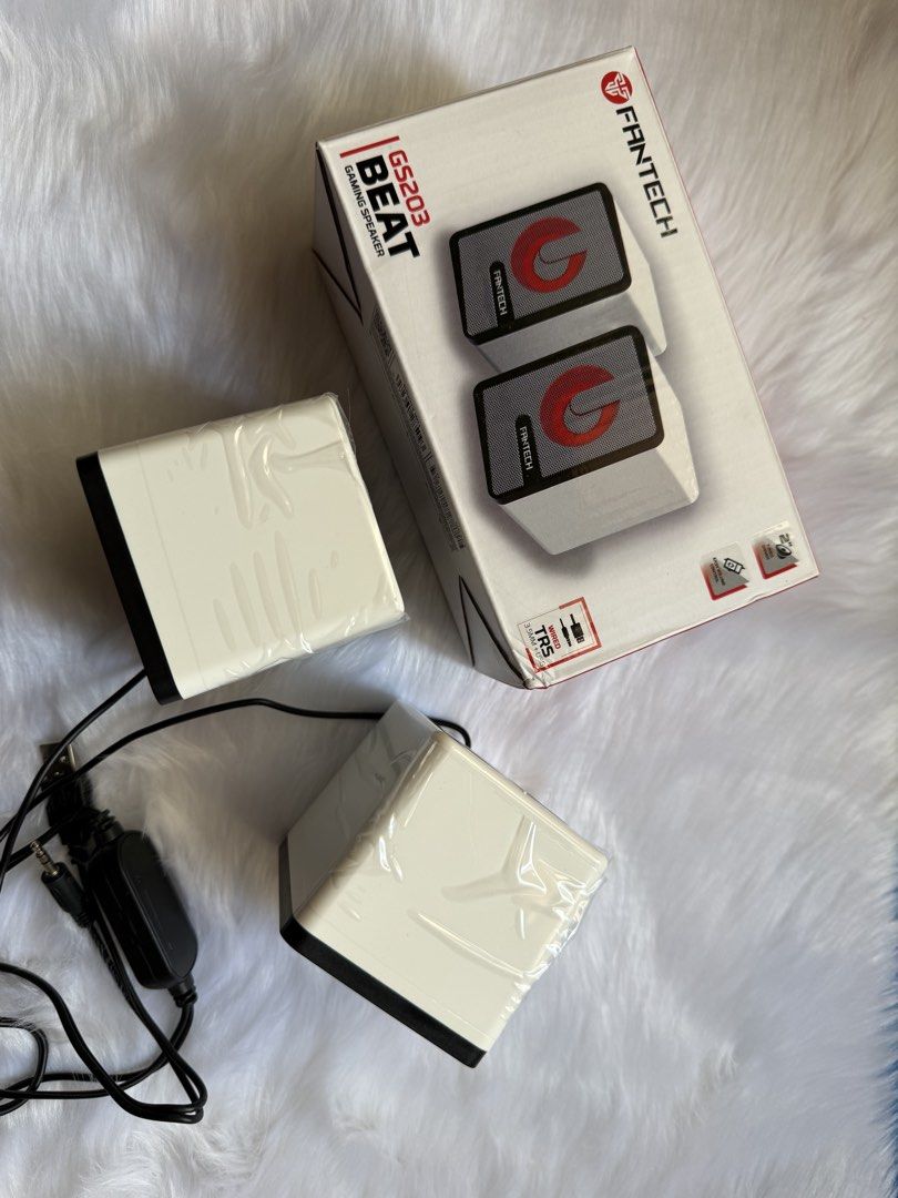 Fantech Speaker💯❤️ (Category: Soundbars, Speakers & Amplifiers) located in Tuguegarao City. Submitted by abs_reyes (Listing ID 1432933873, Image 3). Description: Fantech GS203 Beat Chroma RGB Lights Portable Mini Speaker (White/black)🤍🖤✔️ Rfs: No longer needed, brandnew as you can see in the photos. Shipping through Jnt express or your preferred courier. LEGIT SELLER SINCE 2015 🔥🔥🔥 .