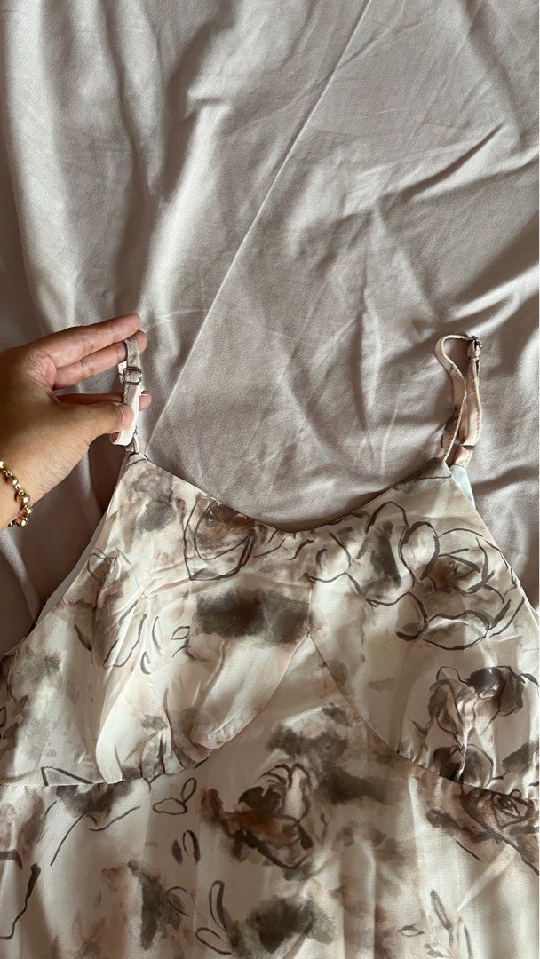 Floral Long Dress (Category: Dresses) located in Mandaluyong City. Submitted by jillienlim (Listing ID 1432883734, Image 3). Description: I LUV THIS but it did not arrive in time for the wedding im supposed to use it for.. design is great for beach dates tho!! and casual days out!! size: small condition: 1000/10 rfs: decluttering mop: bdo/ gcash.