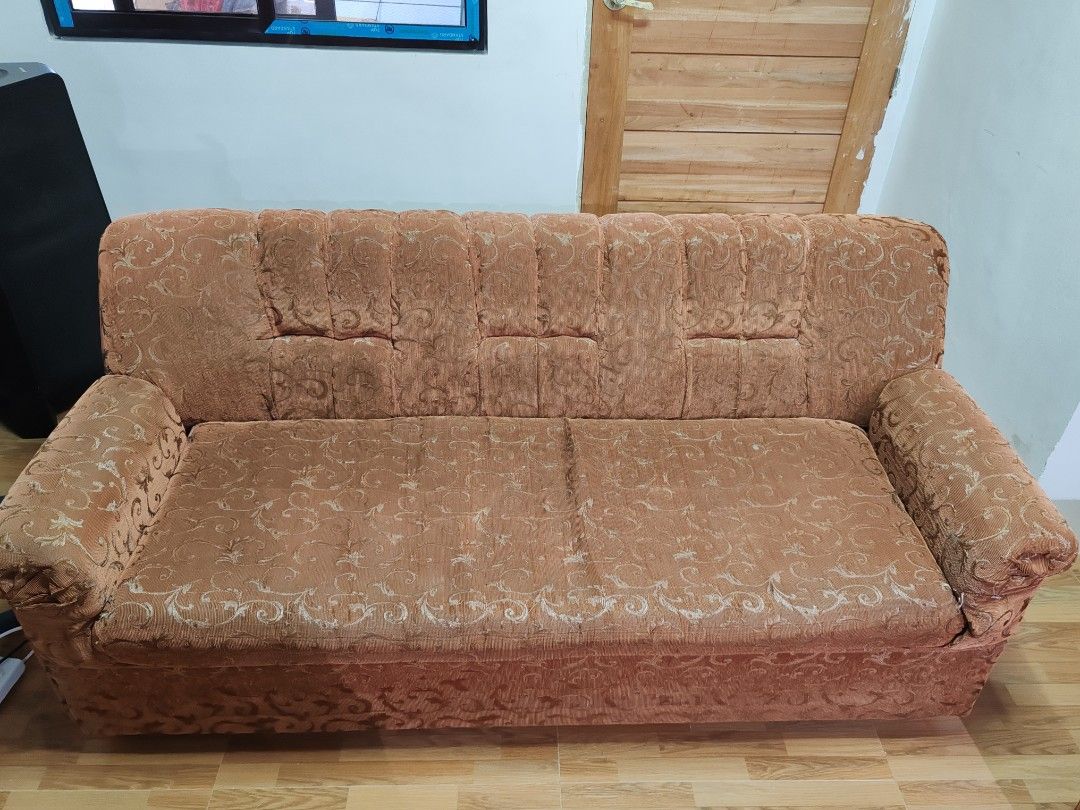 Floral Pattern Sofa Set (Category: Sofas) located in Manila. Submitted by johnzkie3066075 (Listing ID 1432809057, Image 2). Description: - Sofa set includes a three-seater sofa and two armchairs. - Features a warm, orange-brown floral pattern. - Classic design suitable for living rooms. - Cushioned seats and armrests for comfort. Masarap upuan at kahit higaan. Pm lang rush na. .